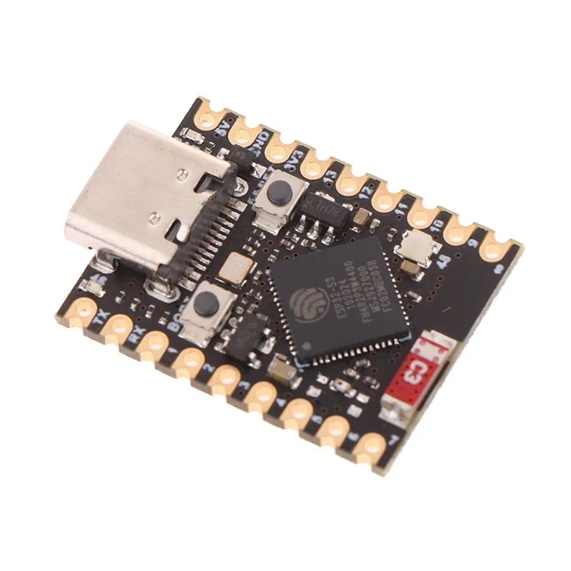Реальная компактная плата ESP32-S3 SuperMini HW747 с USB-C, чипом ESP32-S3 и золотыми краевыми контактами для профиля ESP32-S3-HW747